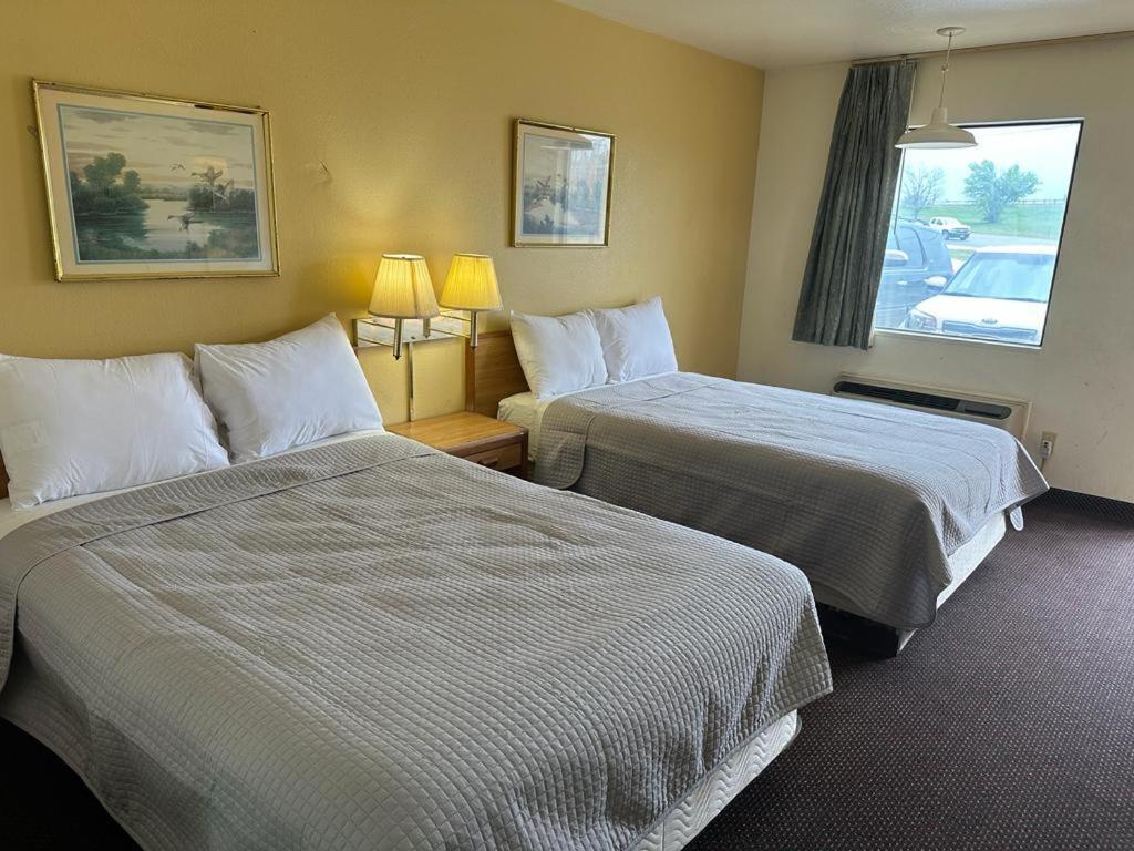 Regency Inn By Oyo Rockdale Tx Eksteriør bilde